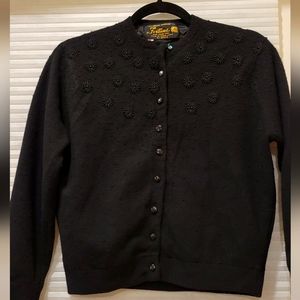 Vintage 100% lambs wool cardigan. Sz M.